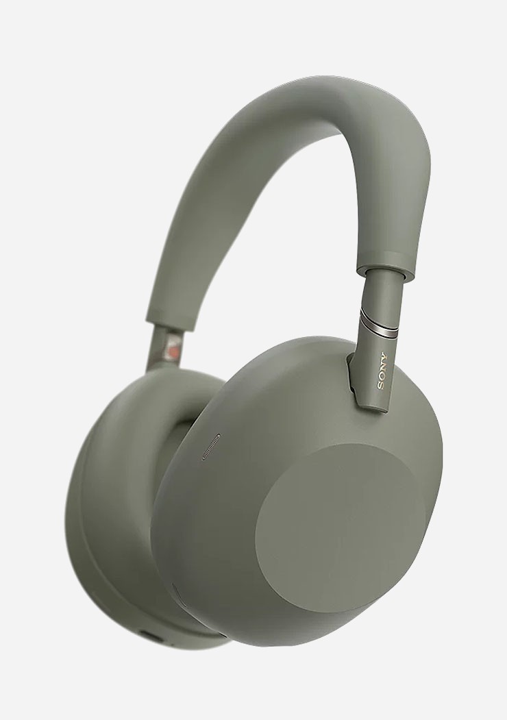 Casque Sony WH-1000XM6 en finition Olive Gray, vue trois quarts