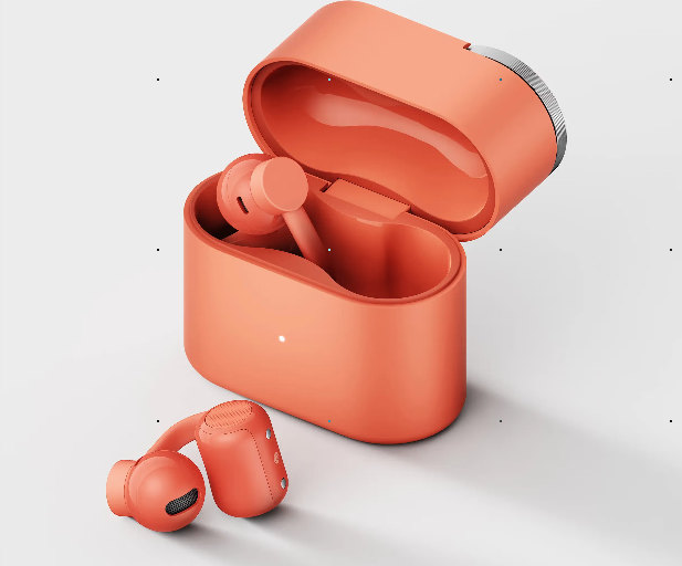 Les écouteurs à clipser CMF Clip Pro en coloris corail, posés à côté de leur boîtier de charge ouvert