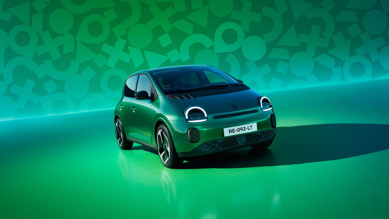 Renault Twingo E-Tech electrique verte, vue trois quarts avant