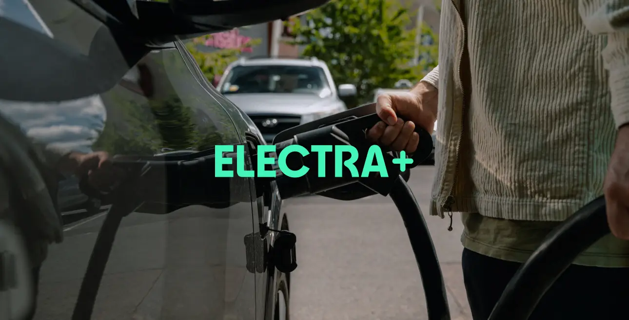 Une voiture électrique en charge sur une borne Electra+