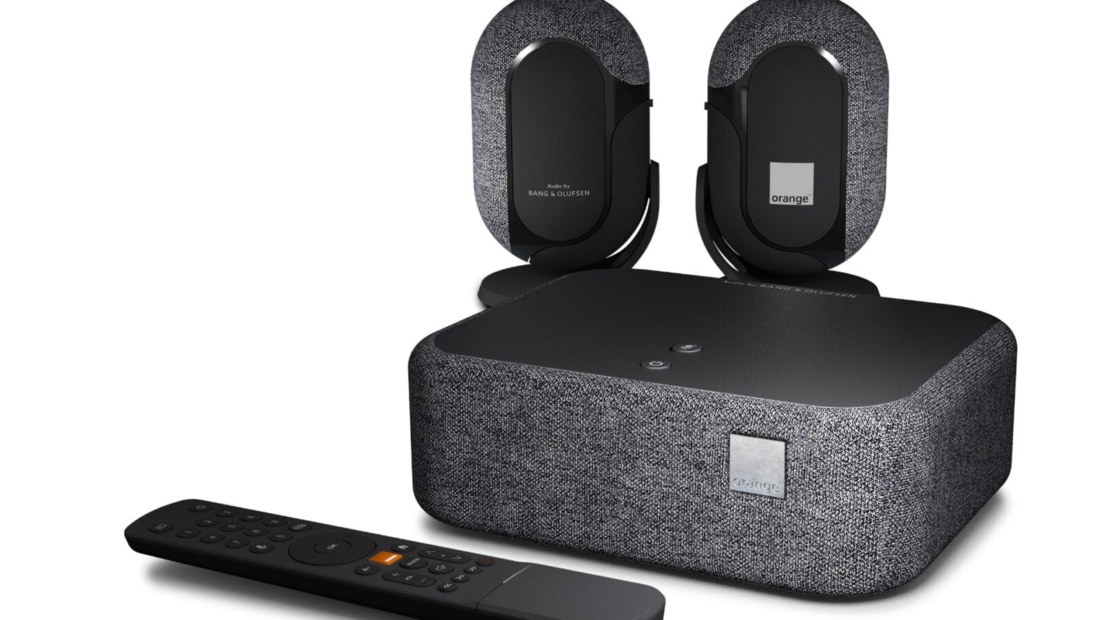 Le Décodeur Home Cinema d'Orange avec ses deux enceintes arrière sans fil et sa télécommande