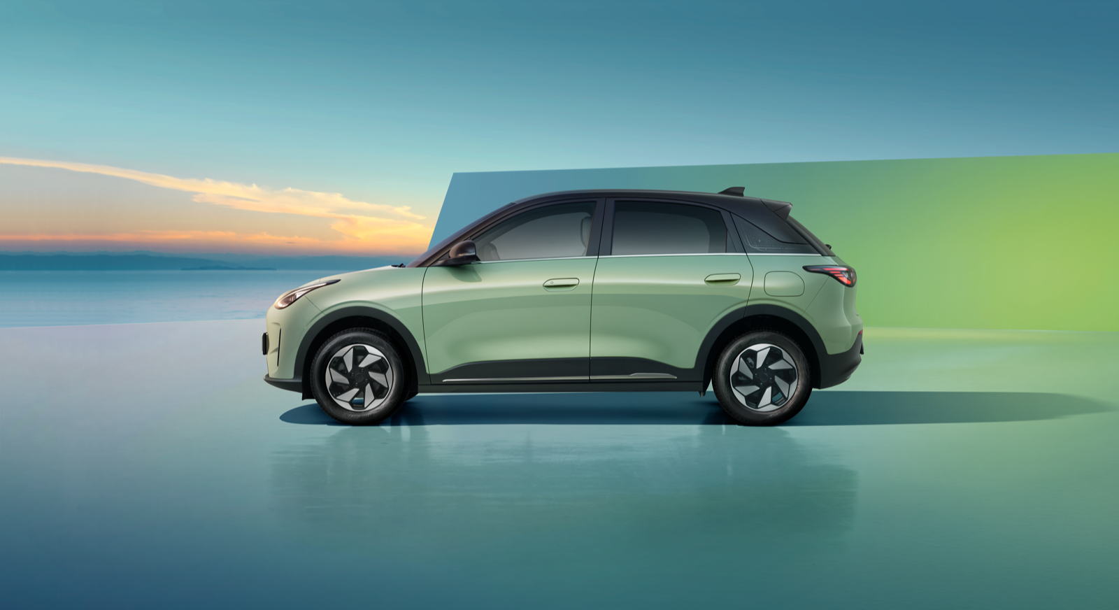 La citadine électrique Geely E2 de profil, couleur vert clair