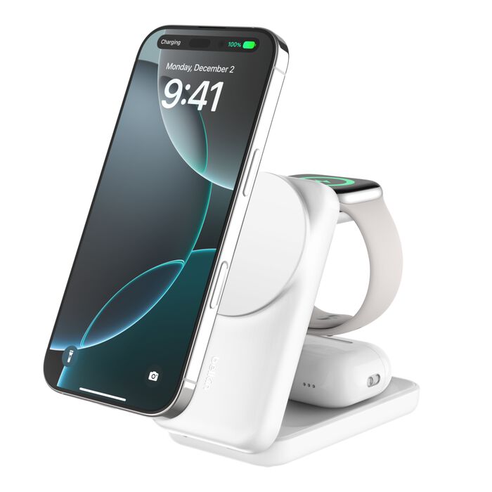 Station de recharge Belkin UltraCharge 3-en-1 blanche avec iPhone, Apple Watch et AirPods