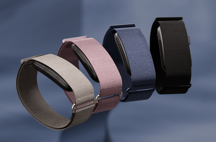 Le bracelet connecte Garmin Cirqa sans ecran, porte au poignet