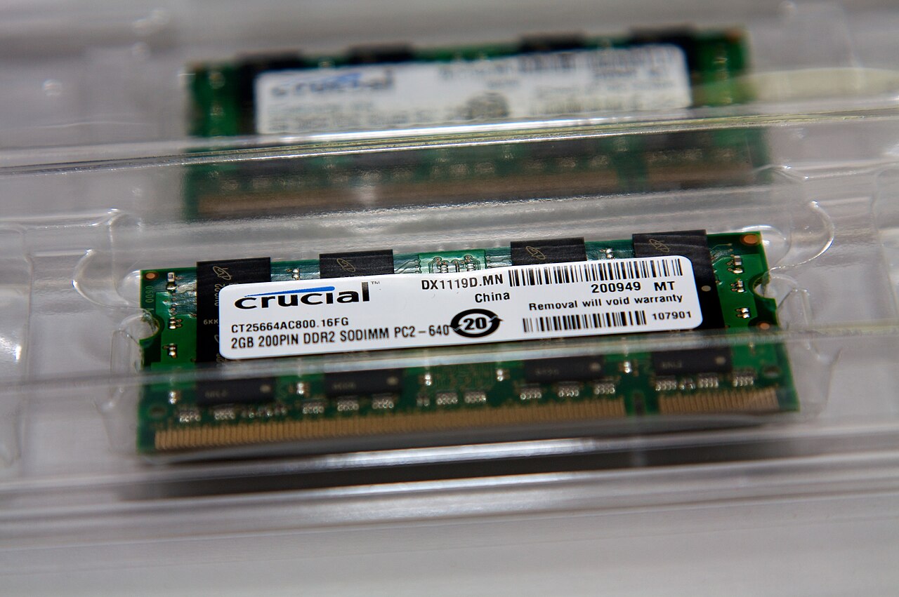 Barrettes de mémoire vive de marque Crucial dans leur emballage
