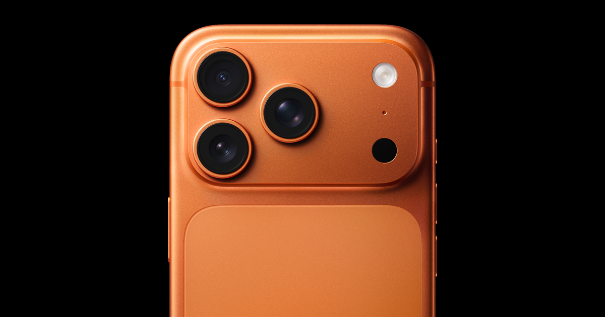 iPhone 17 Pro Max coloris Cosmic Orange vu de dos, bloc photo à trois capteurs