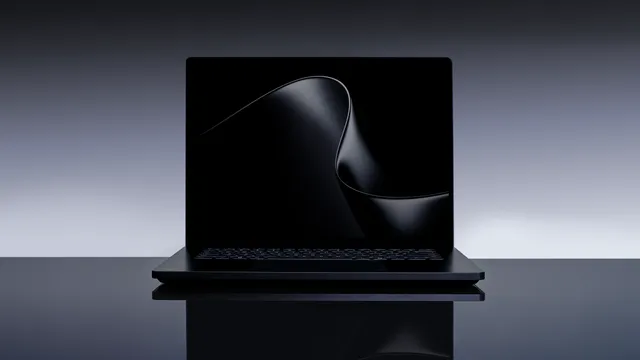 Le Microsoft Surface Laptop Ultra ouvert, vu de face, sur fond sombre