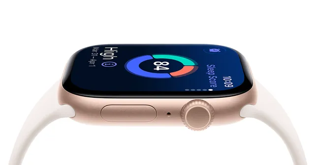 Apple Watch de profil avec un bracelet boucle Sport et les anneaux d'activite a l'ecran