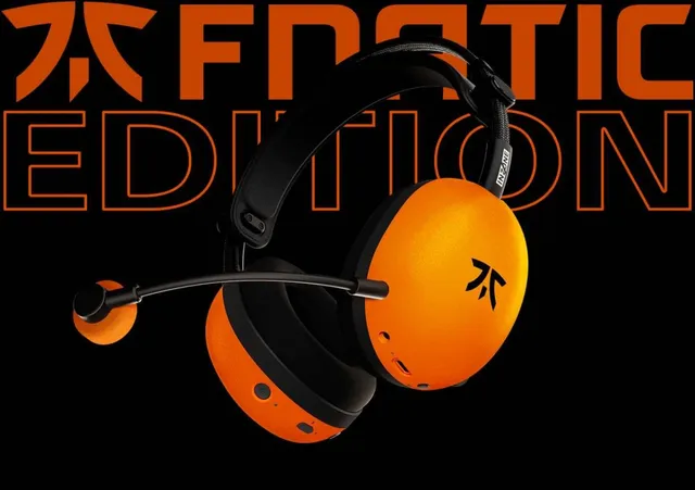 Casque gaming Sony INZONE H9 II Fnatic Edition en coloris orange et noir avec le logo Fnatic