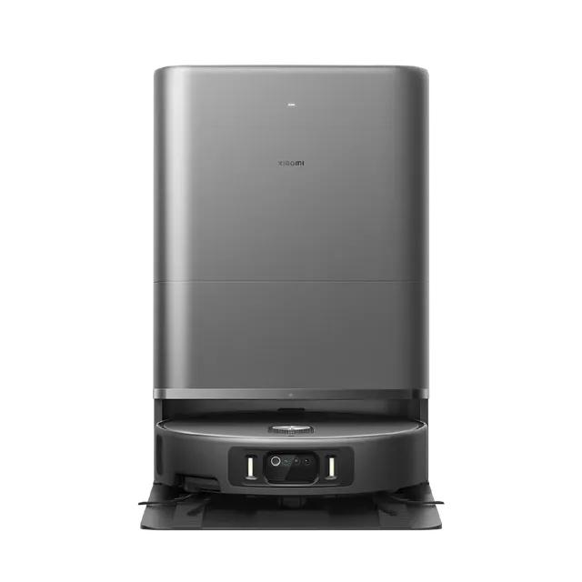 Le robot aspirateur Xiaomi Robot Vacuum 6 Max posé sur sa station de vidage et de lavage, caméra et capteurs visibles à l'avant