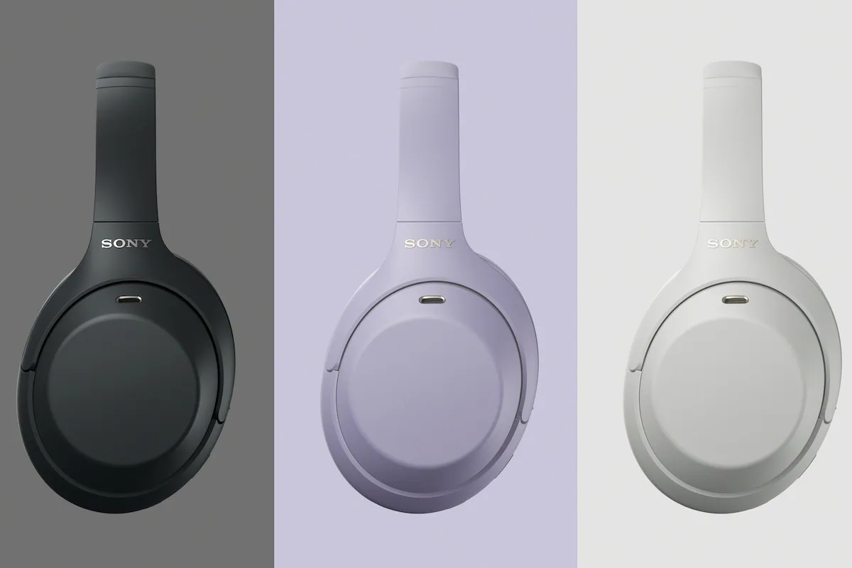 Le casque Sony WH-1000XM4C en trois coloris : noir, lavande et argent platine