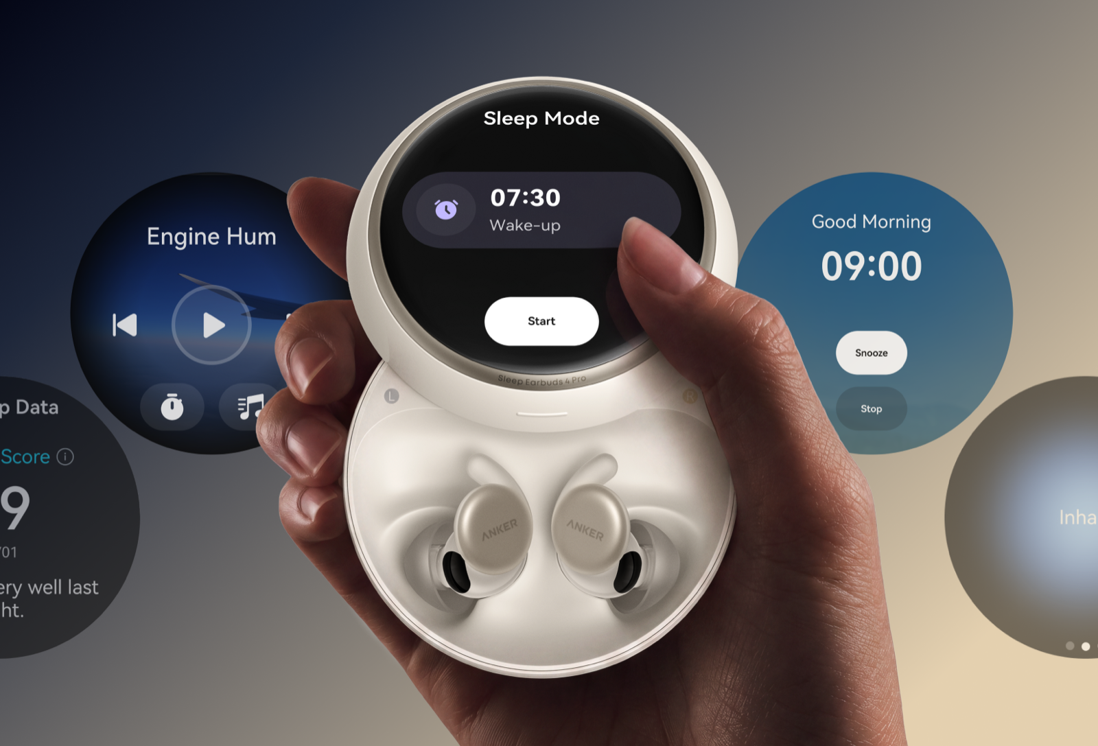 Le boîtier SleepHub des Soundcore Sleep Earbuds 4 Pro, à écran tactile OLED, tenu en main avec les deux écouteurs à l'intérieur