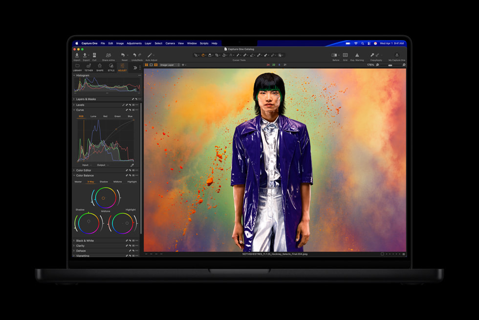 Un MacBook Pro d'Apple ouvert, affichant son écran Liquid Retina